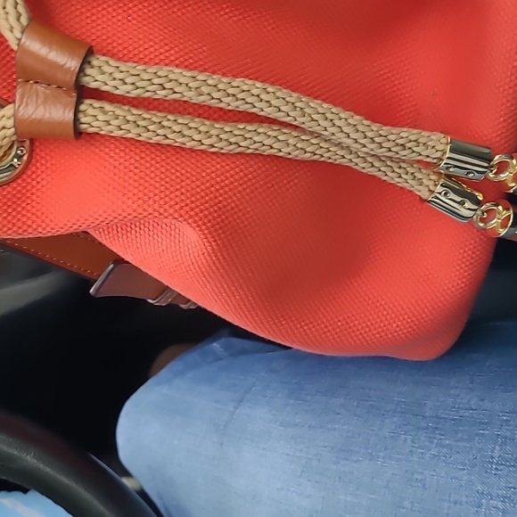 Micheal kors drawstring bag - Picture 2 of 6